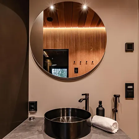 Komia Iso By Aavalevi Levi