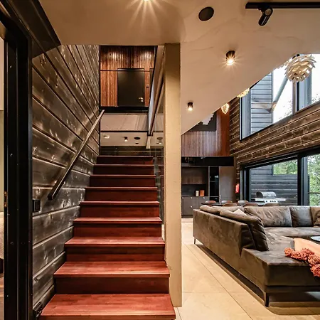 Komia Iso By Aavalevi *